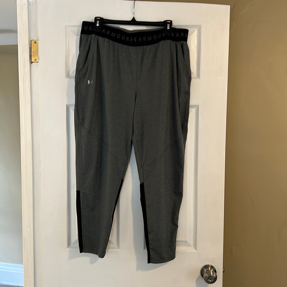 Gray Under Armour Joggers EUC